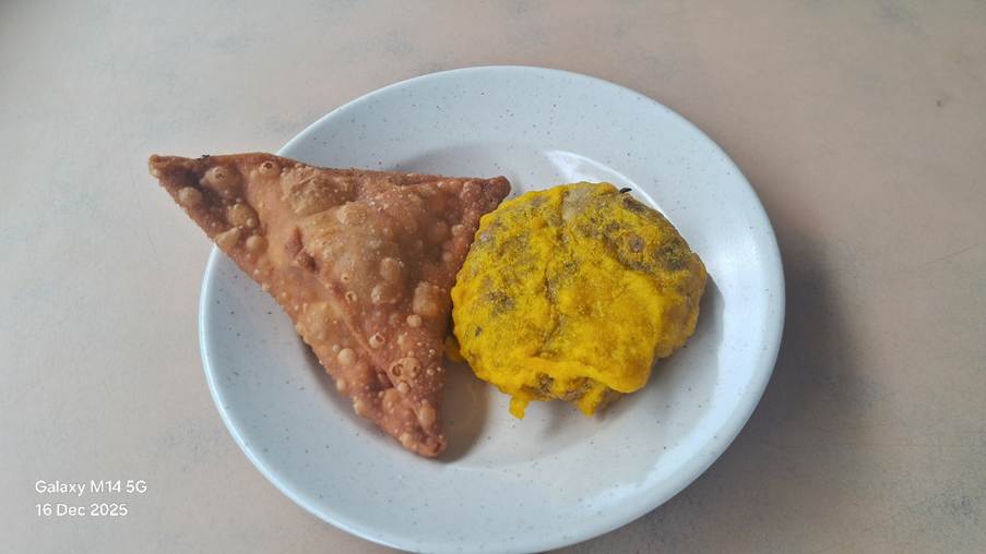 A plate of food on a table

AI-generated content may be incorrect.