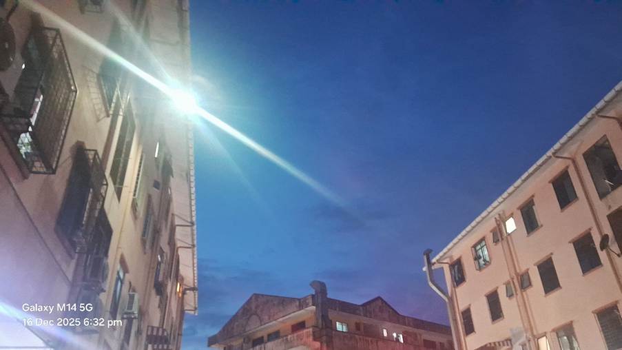 A bright light in the sky

AI-generated content may be incorrect.